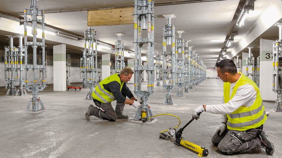 Montage und Demontage sowie das hydraulische Vorspannen und Absenken der Absenkspindel HD unter Last sind denkbar einfach.