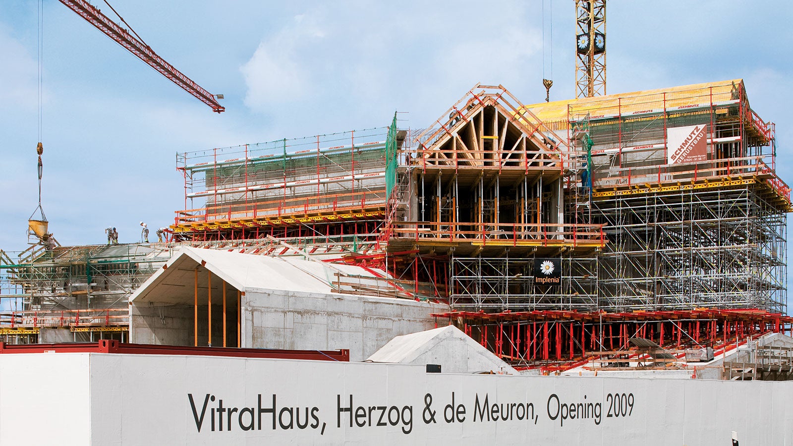 The construction team required only 10 months for the completion of the new exhibition building.