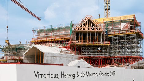 The construction team required only 10 months for the completion of the new exhibition building.