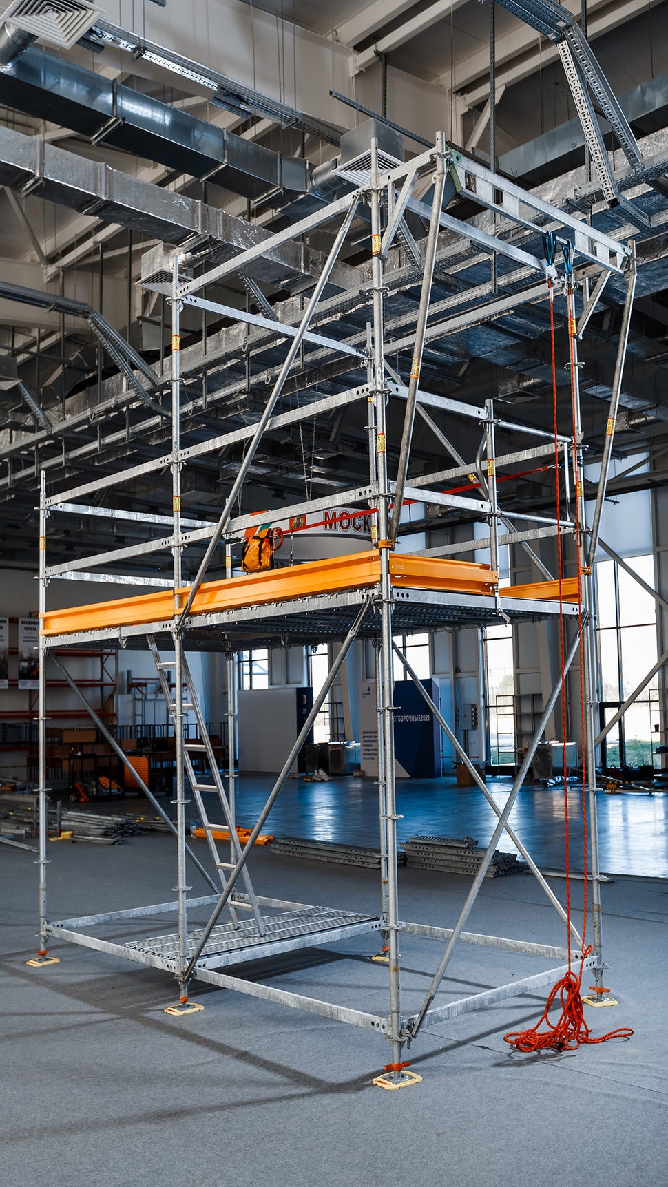 Быстрая сборка и огнестойкость делают систему PERI UP Flex незаменимой при работе на промышленных объектах.