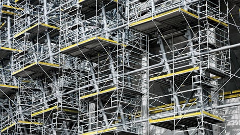 Шаг системы 25 см позволяет устраивать технологические отверстия в уровне настила при работе с наклонными вертикальными элементами.