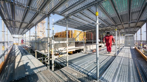 Die Breite des Gerüsts ist nahezu beliebig wählbar und kann an vielfältige Anforderungen angepasst werden.<br/>