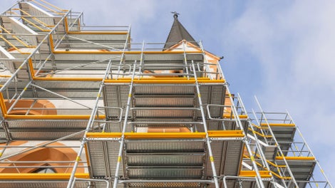 Tauchen Sie ein in die Welt des modernen Gerüstbaus und erfahren Sie, wie Sie die wirtschaftlichen und flexiblen Lösungen des PERI UP Gerüstbaukastens optimal für Ihre Projekte einsetzen können.