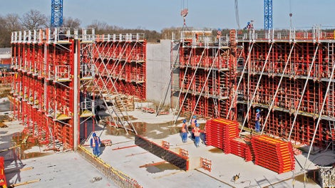 由于MXP平台系统独特的结构，为施工现场的所有模板作业提供最可靠的安全保障。