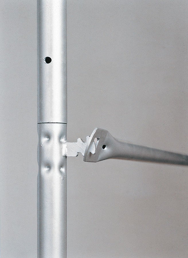 Fast guardrail assembly without additional tools. Integrated fixings for inner guardrail.<br/>