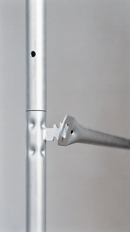 Fast guardrail assembly without additional tools. Integrated fixings for inner guardrail.<br/>