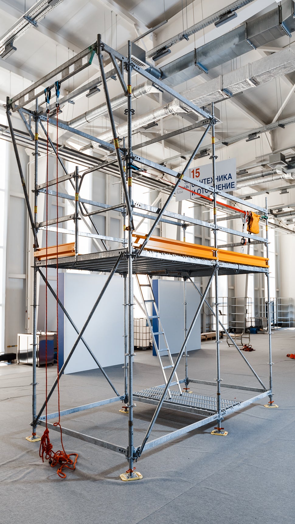 Легкая и независимая конструкция для точечного доступа к рабочей поверхности.