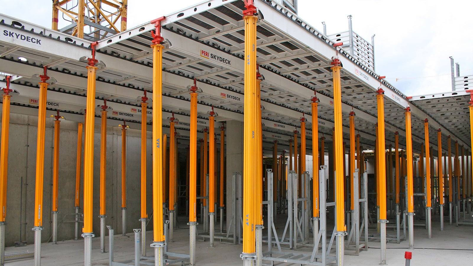 Harvan tolppajaon ansiosta SKYDECK-holvimuotin alle jää hyvin tilaa.