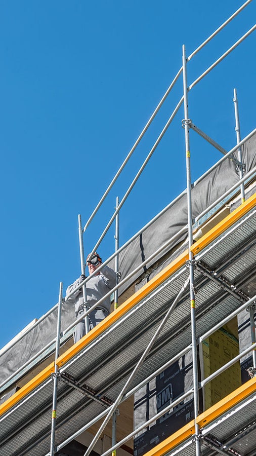 Für die Montage des Grundaufbaus ist keine persönliche Schutzausrüstung gegen Absturz erforderlich.