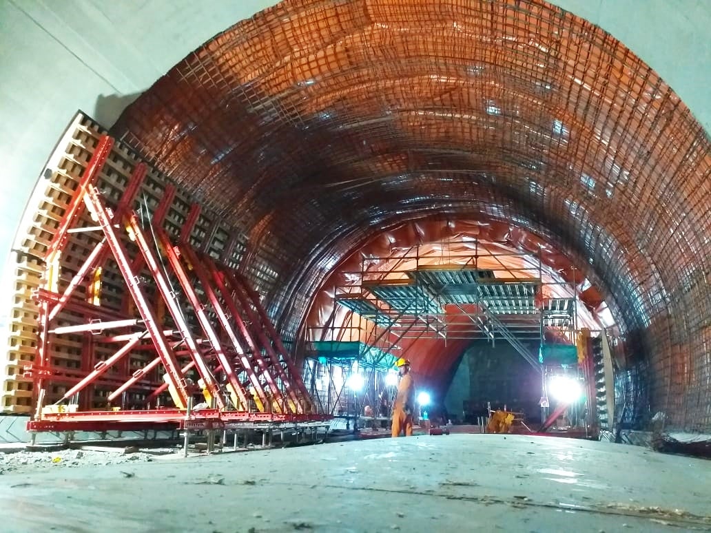 Encofrado para hastiales de túnel VARIOKIT. 