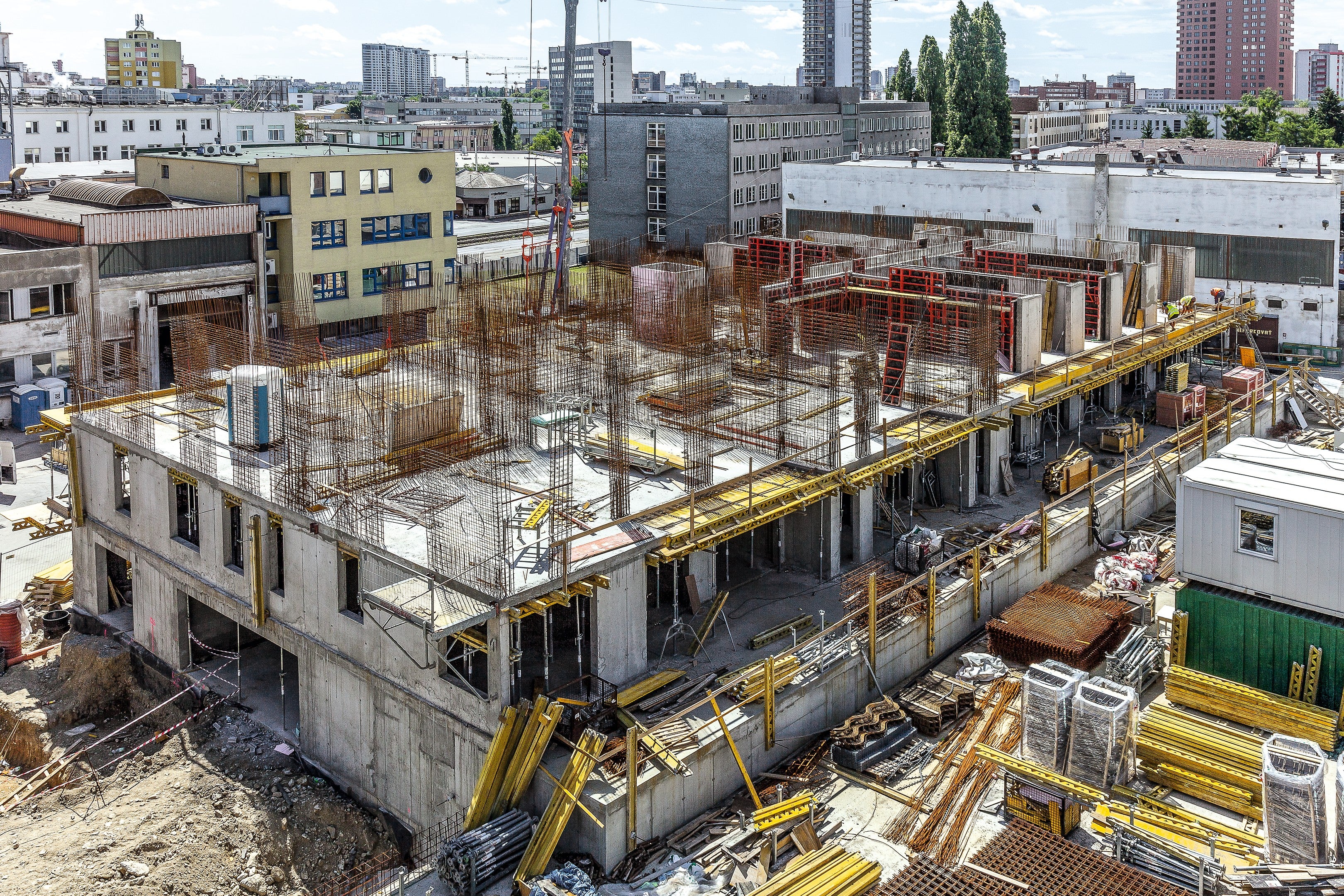 Bytový dom AHOJ pozostáva z troch bytových domov s pôdorysom 7,50 m x 8,00 m. 