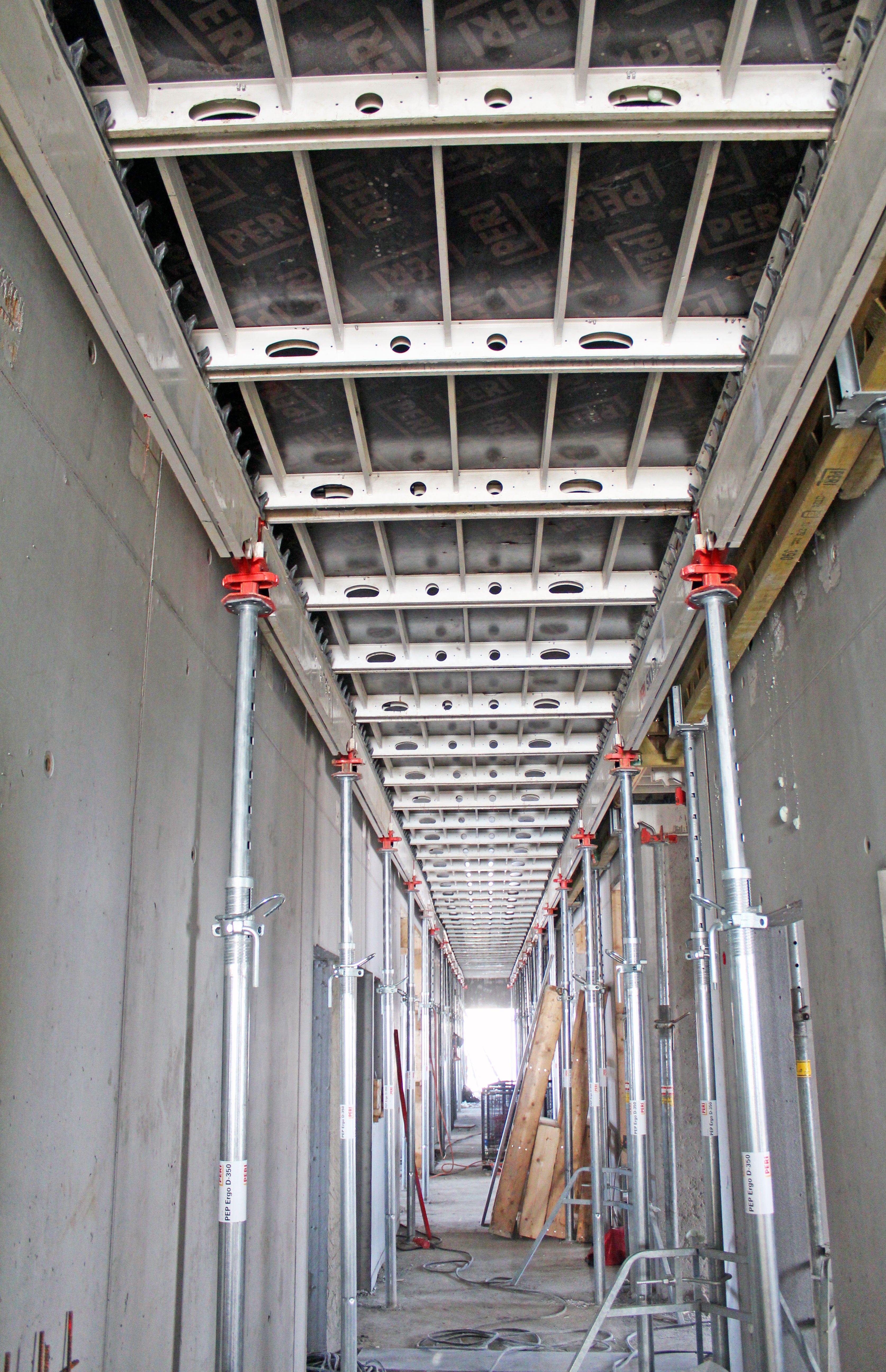 Moderni SKYDECK sopi erinomaisesti holvimuotiksi tähän kohteeseen.