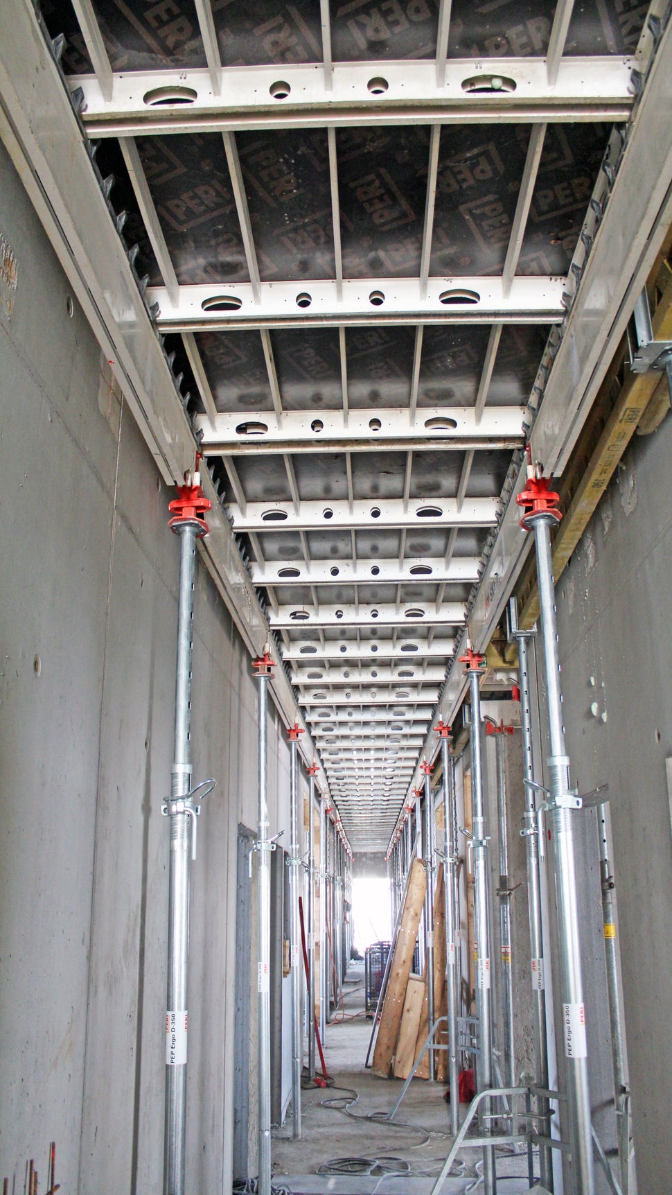 Moderni SKYDECK sopi erinomaisesti holvimuotiksi tähän kohteeseen.