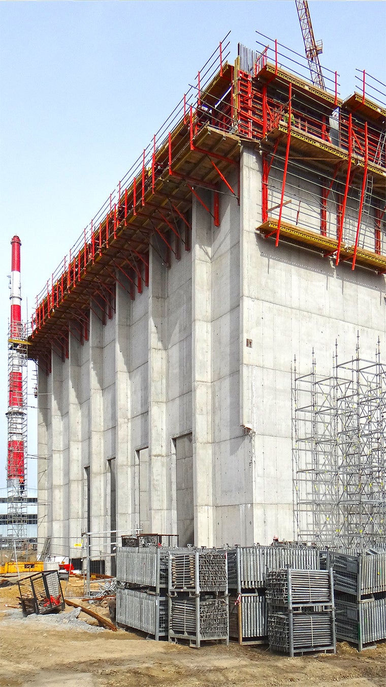 Bezpieczna i wydajna praca z deskowaniami na wysokości z zastosowaniem pomostów PERI RCS. Spalarnia odpadów Rzeszów.