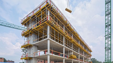 Deskowanie w systemie MULTIFLEX, bezpieczne na każdym etapie realizacji. <br/>