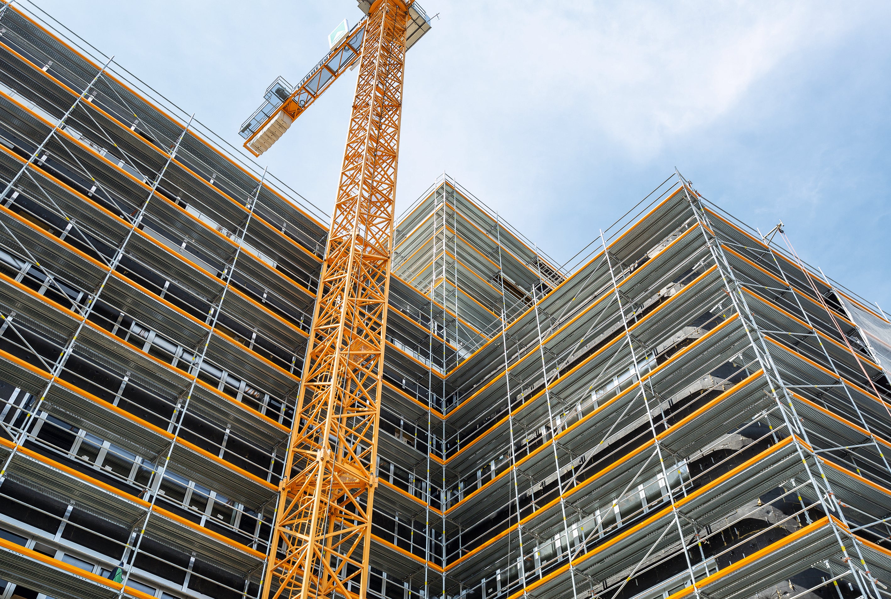 Als Bestandteil des PERI UP Gerüstbaukastens macht der Easy Stiel Einrüstungen durch seine speziellen Vorteile besonders flexibel, sicher und wirtschaftlich.