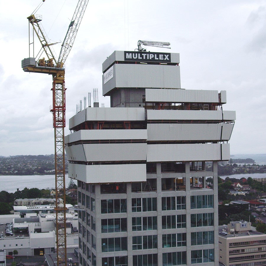 The system can be climbed in halves or quarters depending on the site requirements.