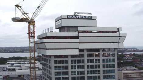 The system can be climbed in halves or quarters depending on the site requirements.