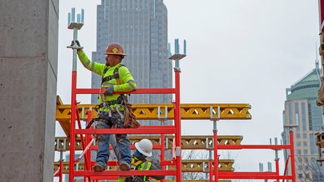 The lightweight PD5 frames (48lbs max) make erecting towers vertically much less strenuous than traditional 10k frame systems. The workers at 500 West Trade were able to put in long hours and achieve higher productivity due to the lightweight features of the system.