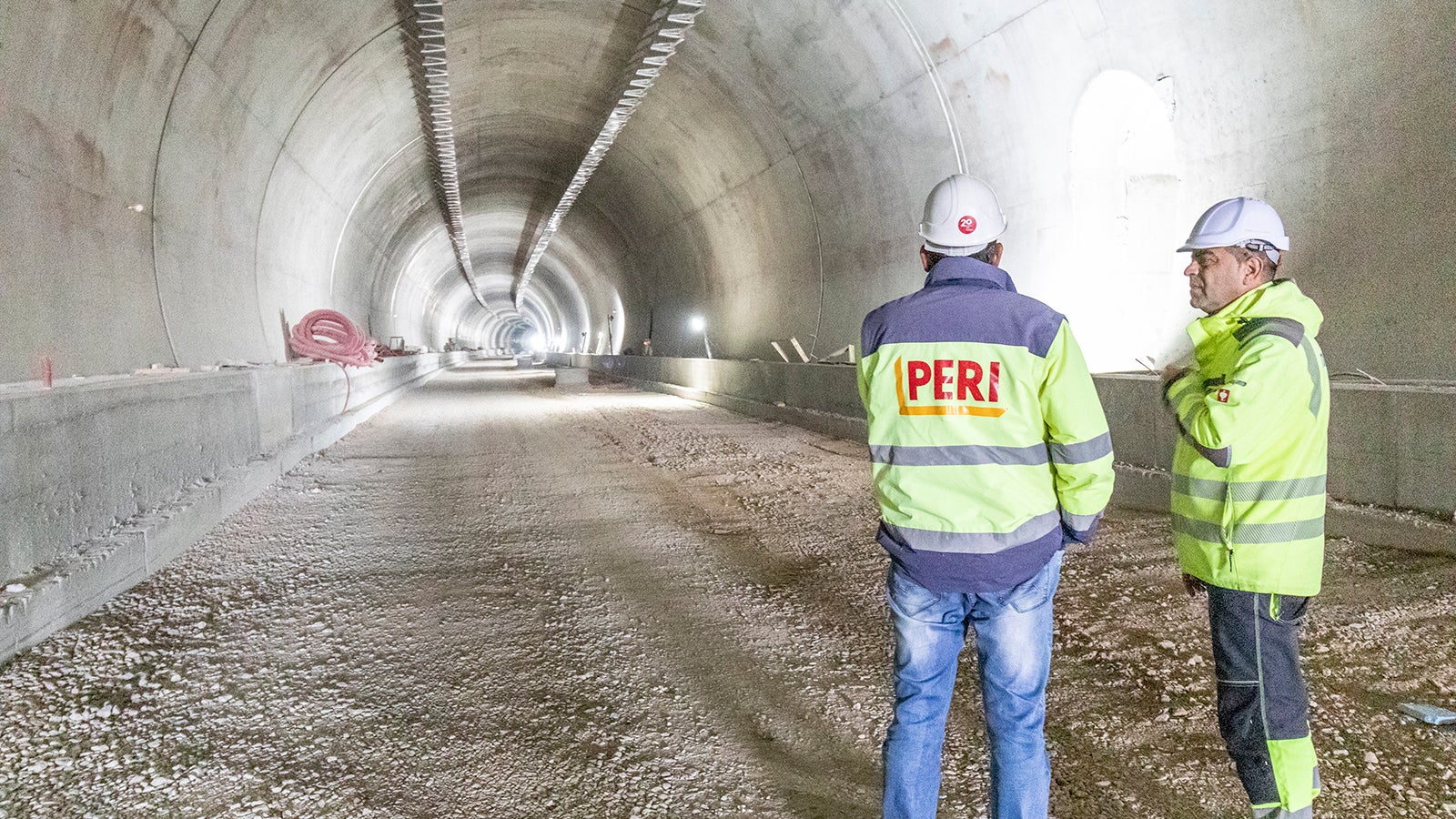 The Zheleznitsa tunnel is part of the Struma motorway, connecting Sofia with the Greek border. <br/>It consists of two tunnel tubes, being the longest vehicular tunnel in Bulgaria with total length of 2 km in one direction. 