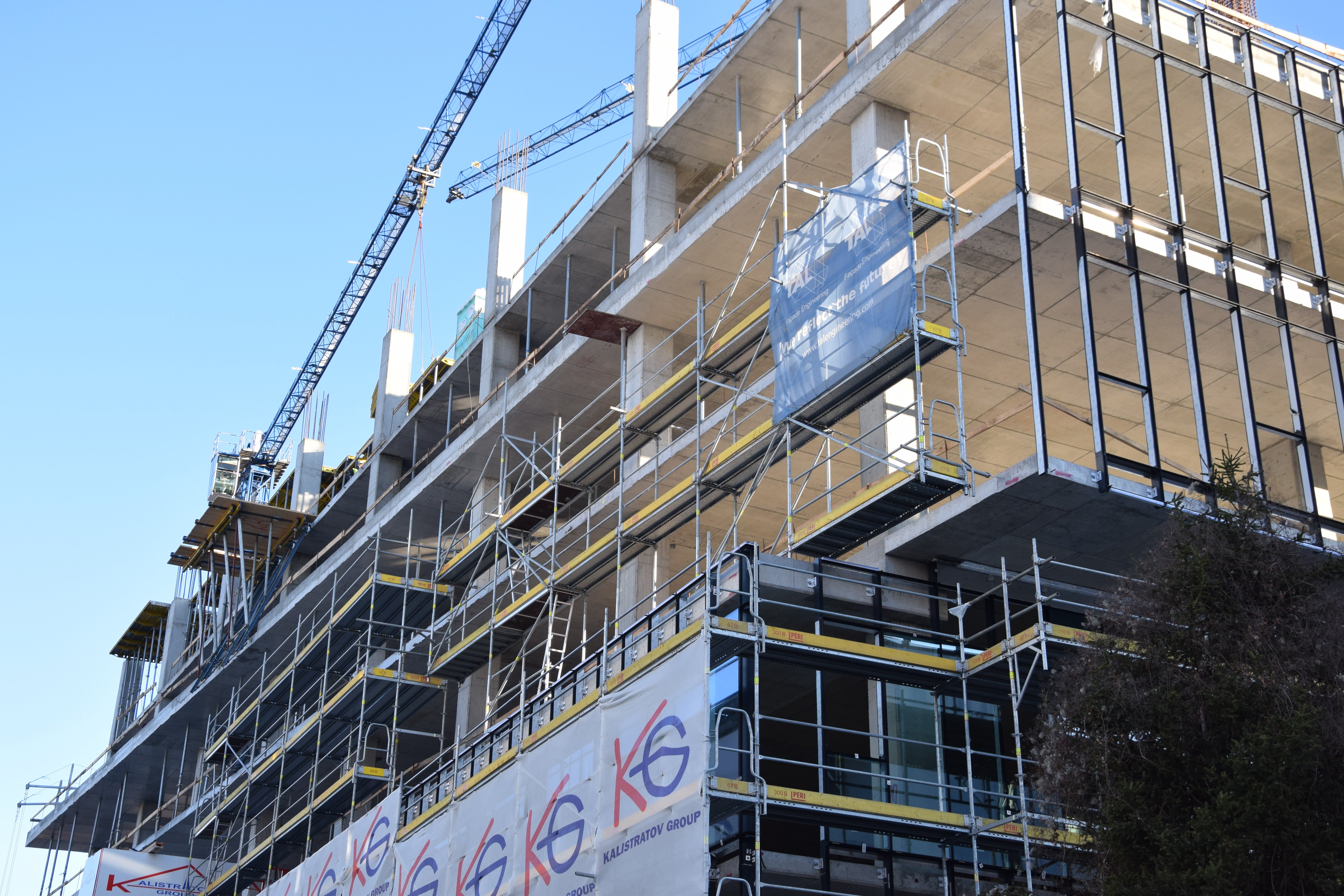 Фасадно скеле от системи PERI UP Easy и PERI UP Flex