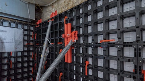 Zowel de panelen- waaronder de bekistingsplaten - en de DUO accessoires zijn gemaakt van technische polymeren. 