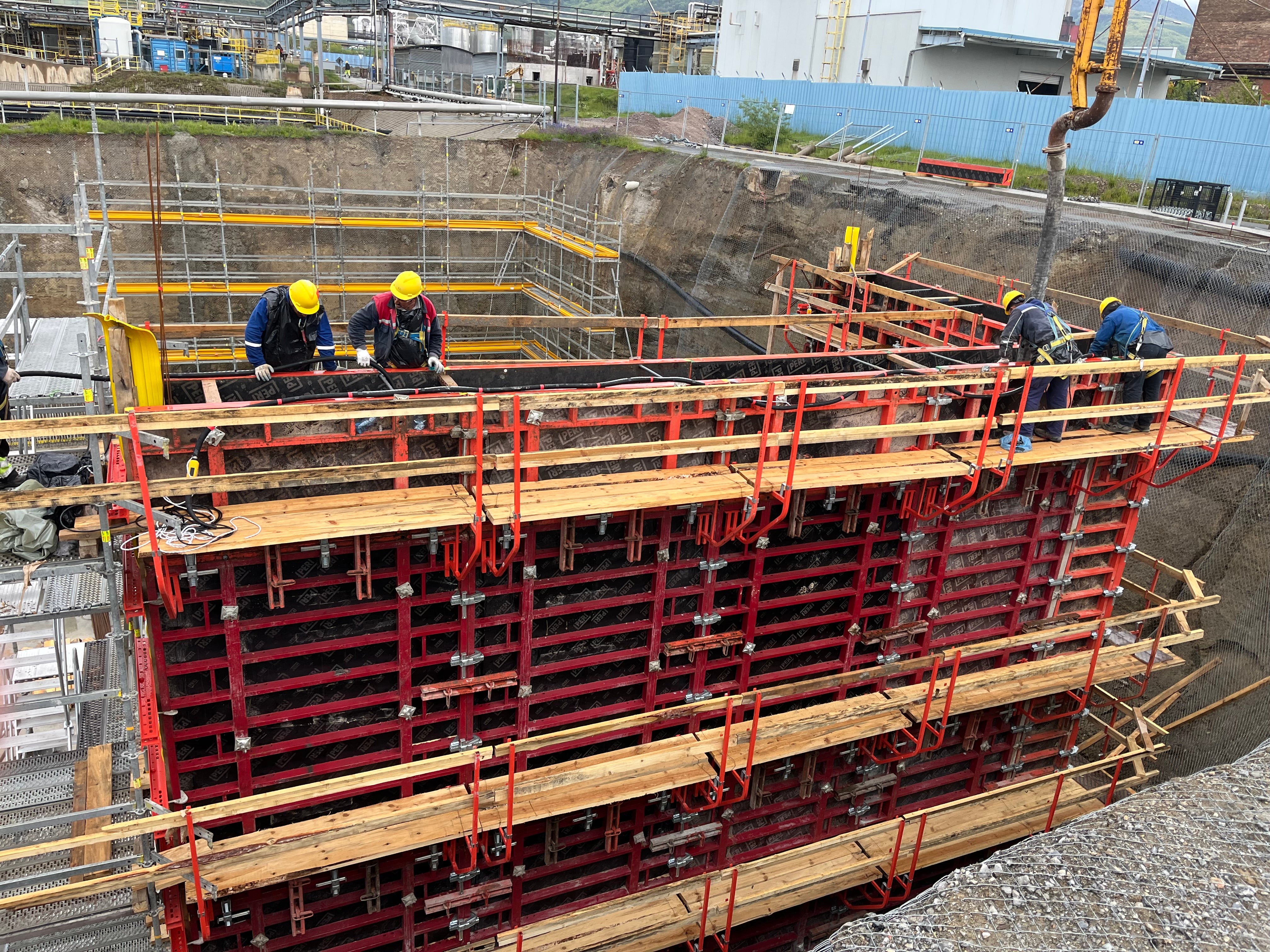 Впечатляващата височина и обем на съоръжението, изпълнено с PERI 