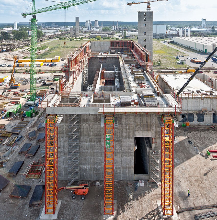 Massive concrete components characterize the heating and power plant in Spremberg. Further challenges for the realization of the giant complex were the large heights and high loads.