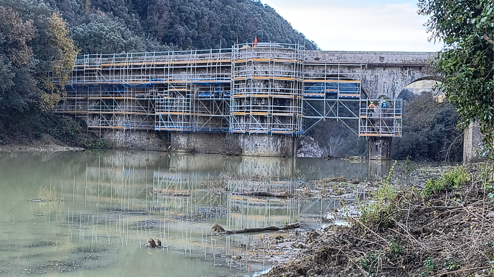 Restauro del Ponte sul Rio Grande con il ponteggio PERI UP sospeso