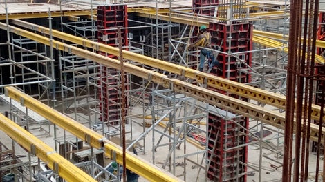 La gran capacidad de carga de la torre ST-100 y los puntales PEP Ergo, garantizaron la seguridad de la obra en todo momento, así como el rendimiento en las faenas de montaje.