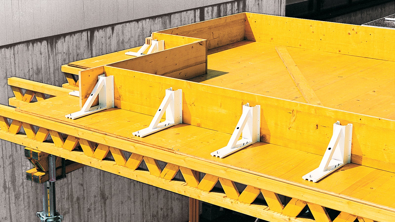 Aluminiumwinkel für das Abschalen von Deckenrändern und Schalen von Unterzügen bis max. 40 cm Höhe 