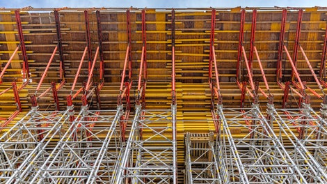 Most na rzece San w Stalowej Woli w ciągu DW 855. System PERI UP Flex MD w użyciu.