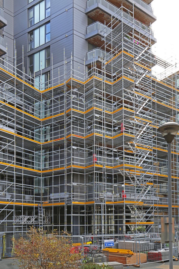 Fast installation with only a minimum number of ledgers and anchors.
