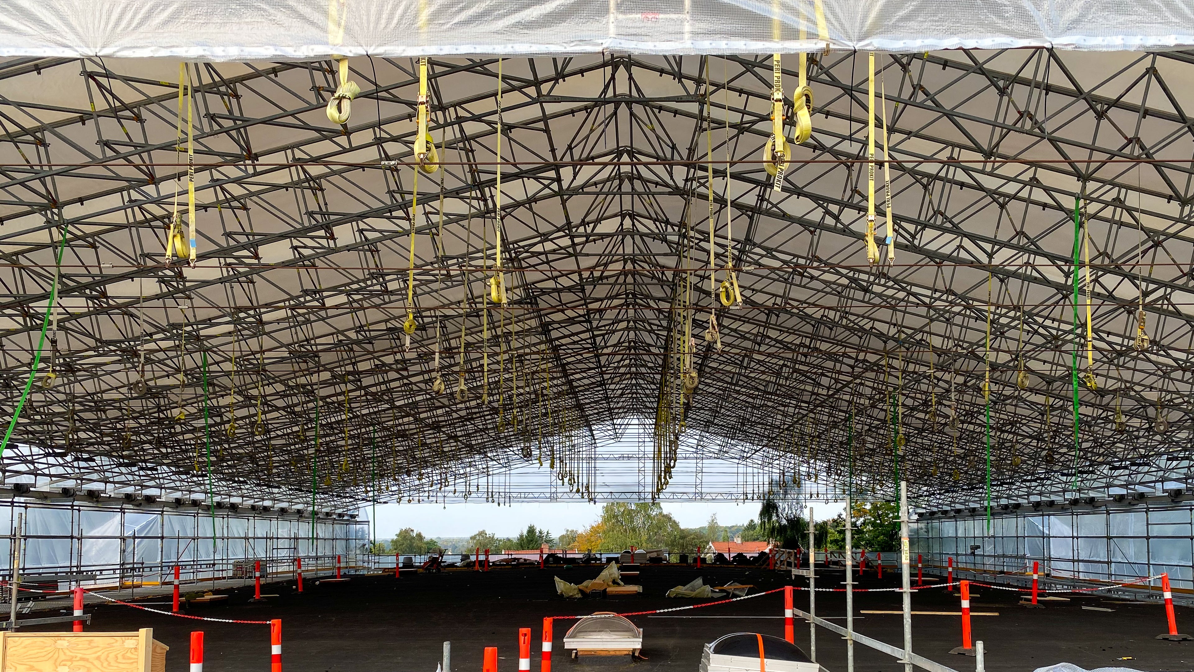 Overdækning LGS 150 med et spænd på 42 meter over Holtehallen