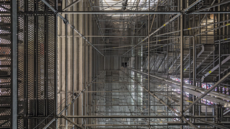 Модульные леса PERI UP Flex отличаются высокой несущей способностью и пространственной жесткостью узловых элементов. Это дает возможность возводить высокие и объемные, а главное, безопасные конструкции.