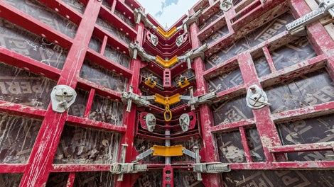 Once struck, a clearance of 35&nbsp;mm is created on each side of the shaft so that the entire internal shaft formwork can be moved to the next level.<br/>