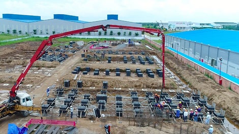 more than 800 foundation pits on an area of 7,500 m² of the factory has been completed the concrete works with DUO Peri formwork.