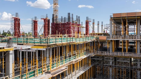 Un număr de 14 soluții diferite de sisteme PERI, perfect coordonate, sunt utilizate pe șantierul Centrului Impotriva Cancerului din Calgary, oferind sprijin lucrătorilor din construcții de pe șantier.