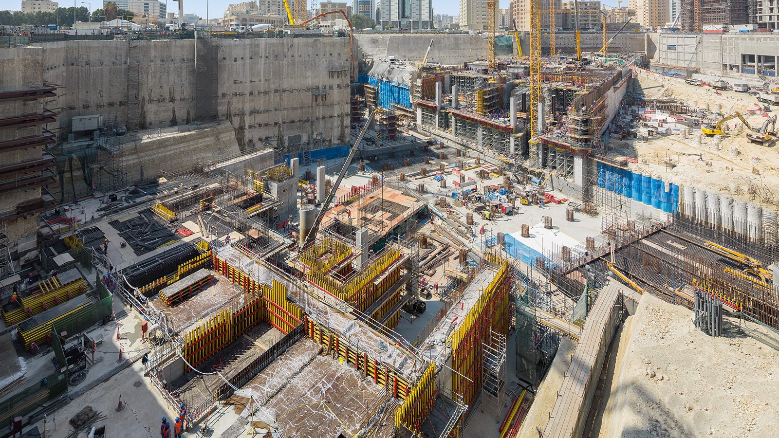Msheireb地铁站位于多哈市中心，为十字交叉结构，长约200米，宽180米，其建筑造型令人印象深刻。
