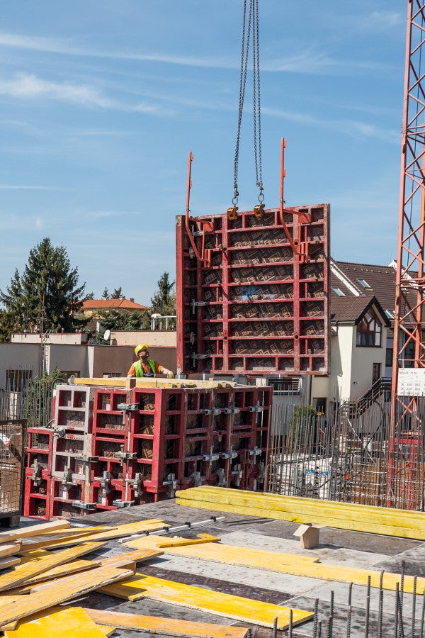 V maximální míře bylo využito všech výhod systému MAXIMO, zejména rychlosti montáže, kde byl ušetřen čas při bednění především díky absenci ztratných dílů, které nebylo nutné na každý spoj připravovat jako při běžném spínání.