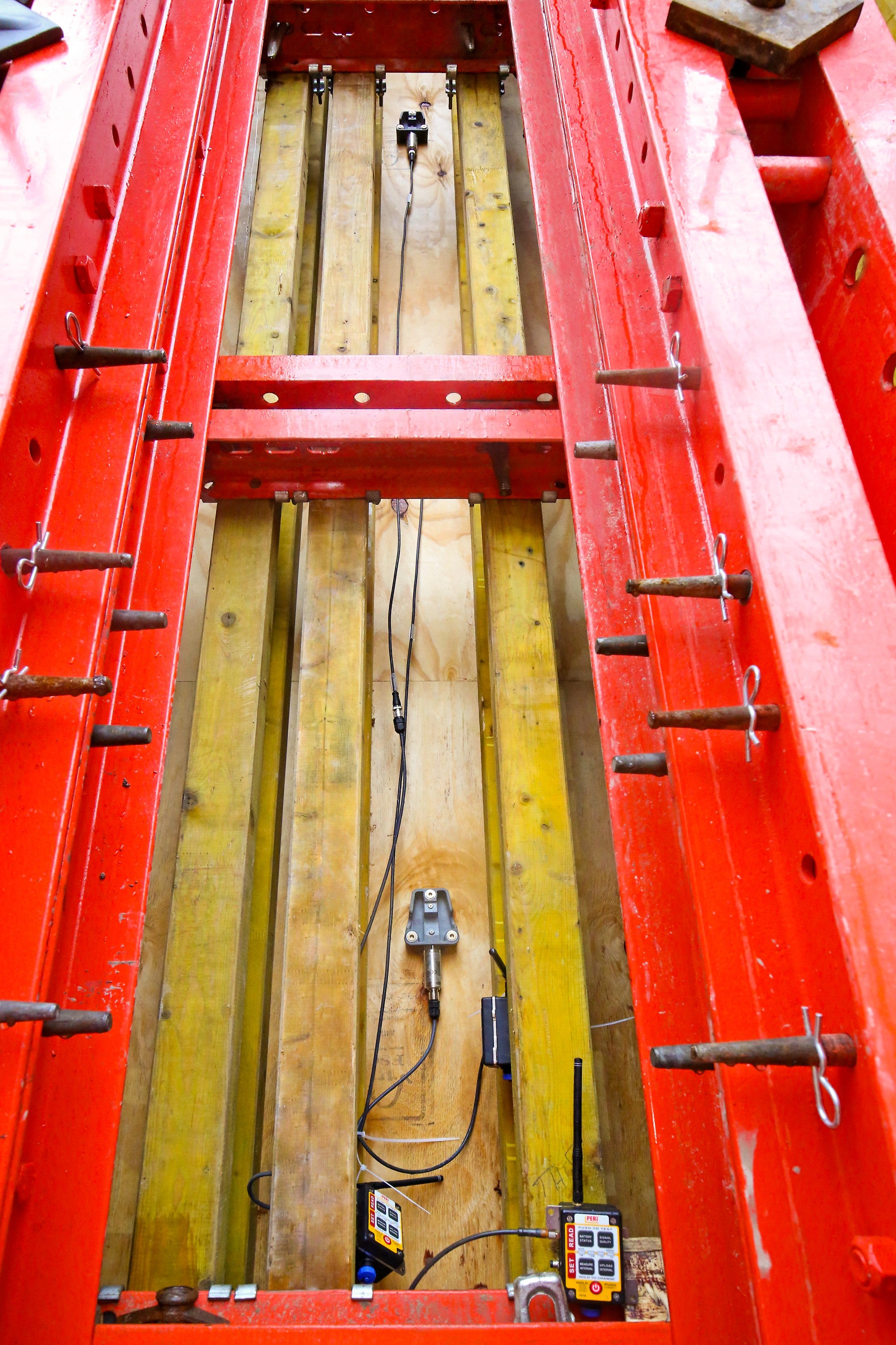 The PREMO Pressure Sensor accurately monitors fresh concrete pressure in real-time during pouring, providing site teams with clear visibility of pressure development throughout the formwork.