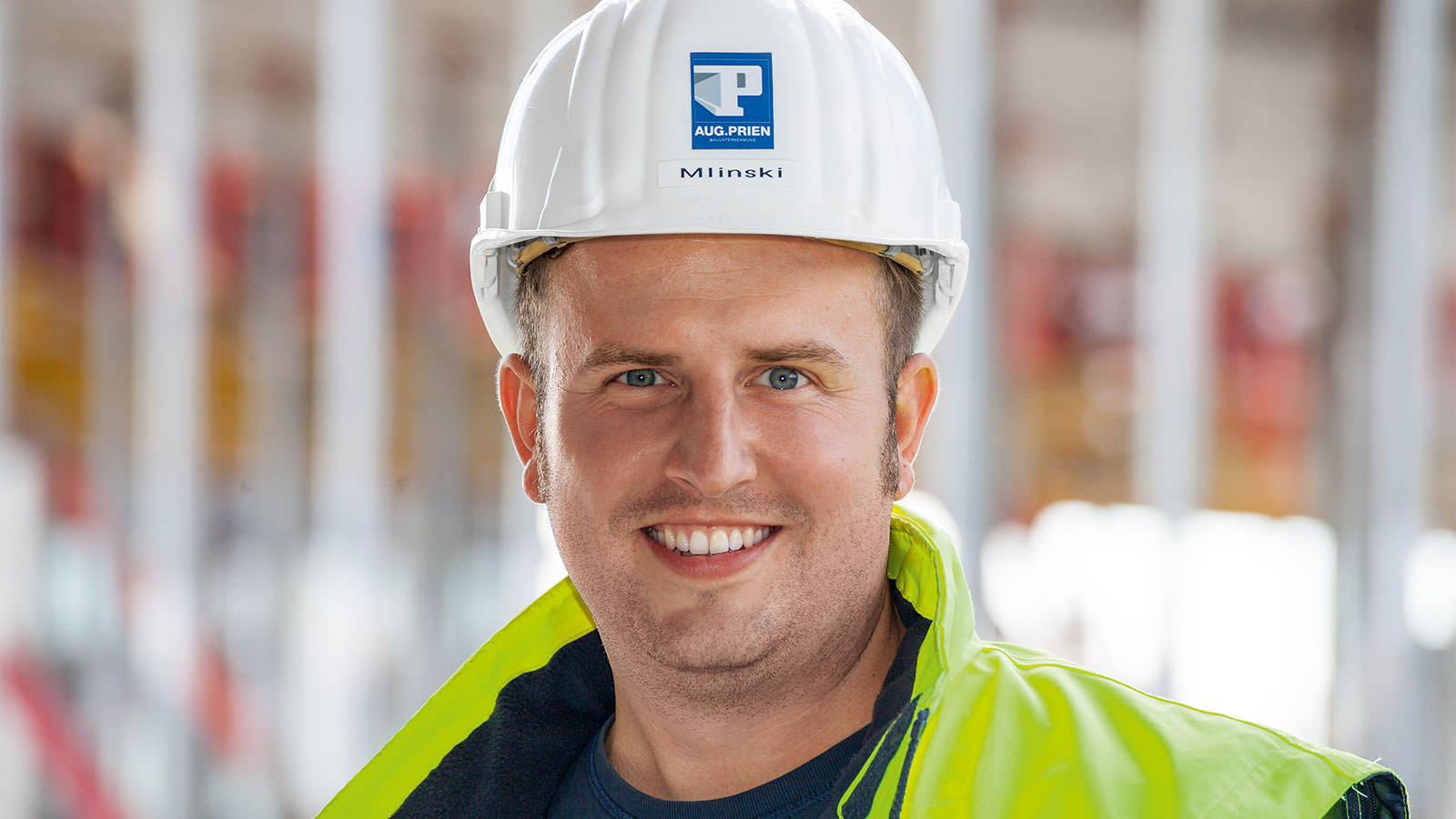 Die SKYDECK ist für die Einhaltung des Terminplans elementar. Deren schneller Umsetzvorgang zählt: 3 Tage einschalen, 3 Tage bewehren, 1 Tag betonieren – am 8. Tag wird ausgeschalt.