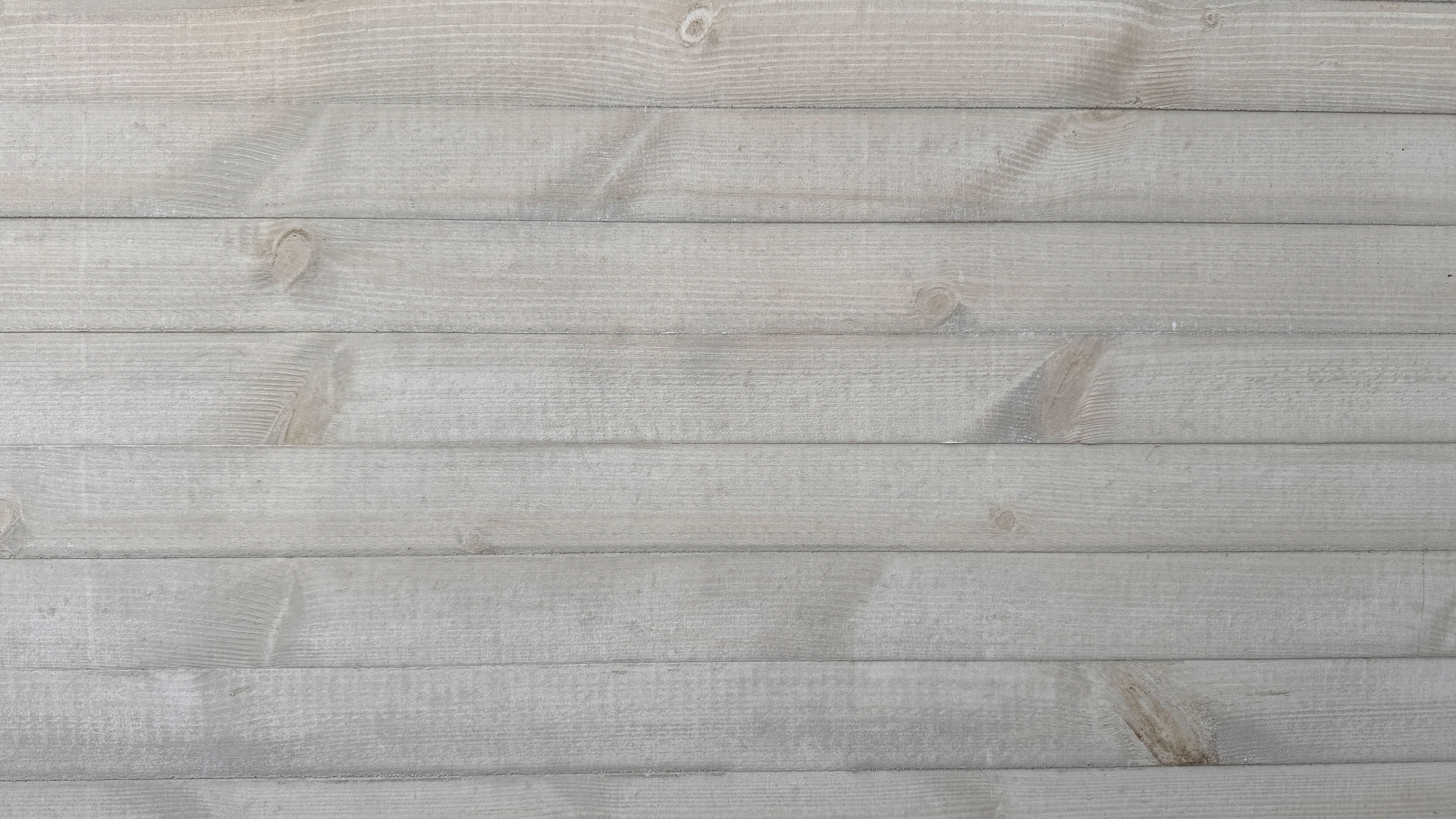 Näkyviin jäävää arkkitehtonista lautapintaa.