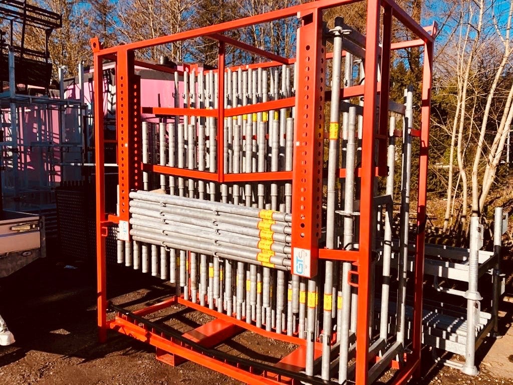 La Multi Box permet de transporter entre autres jusqu'à 40 cadres Easy et tubes d'échafaudage. Elle est empilable et disponible dans d'autres versions.