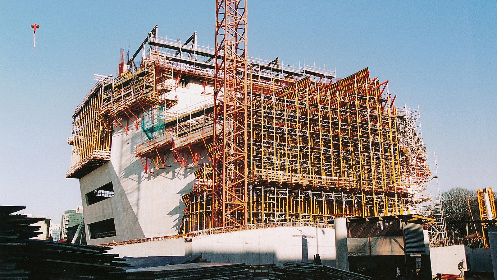 The flexible adaptability of the VARIO GT 24 wall formwork system completely fulfilled the special geometrical requirements.