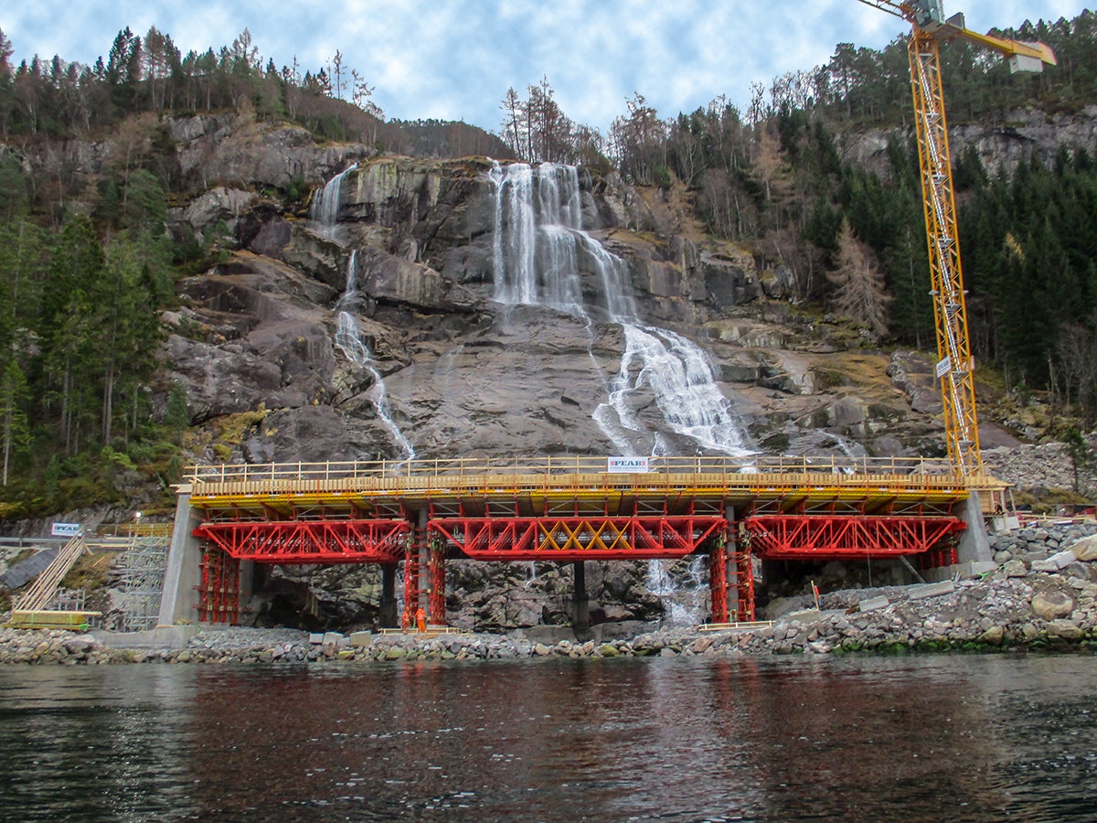 Furebergfossen under oppføring