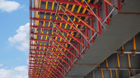 Z- образные связи препятствуют потери устойчивости консолей.