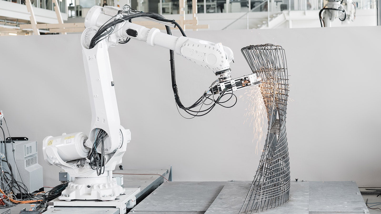 Robotic automated production of reinforcement cages in Zurich. <br/>(Photo: MESH AG)
