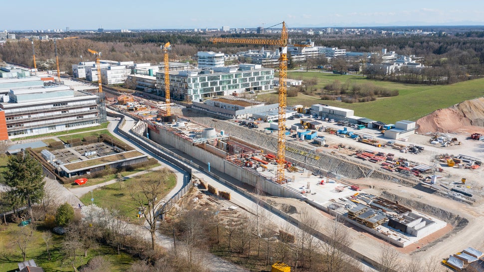 Die knapp 1 km lange U6-Verlängerung schließt Martinsried und seinen Wissenschaftscampus an das Münchner U- Bahn-Netz an.