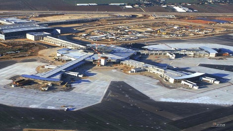  שדה התעופה בן גוריון - טרמינל 3 המשתרע על שטח של יותר מ-270,000 מ"ר